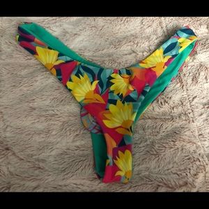 NWT Kelsey S Vee Moana Bikini bottoms